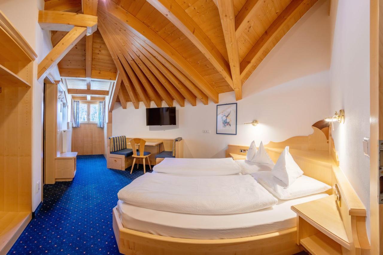 Hotel Schwarzer Adler Resia Ngoại thất bức ảnh