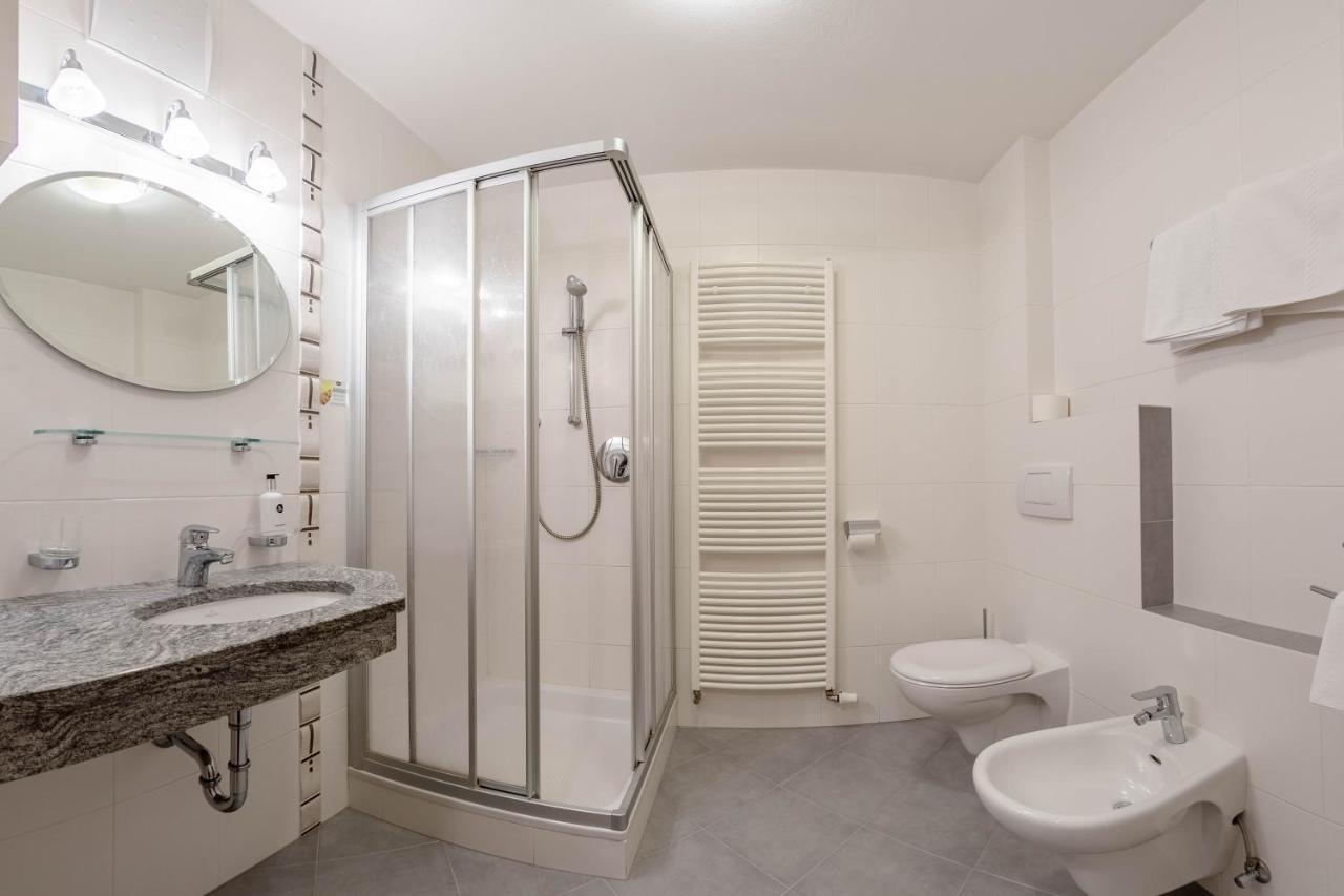 Hotel Schwarzer Adler Resia Ngoại thất bức ảnh