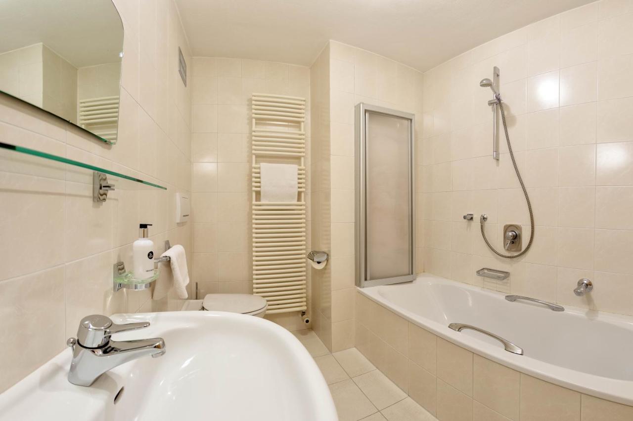 Hotel Schwarzer Adler Resia Ngoại thất bức ảnh