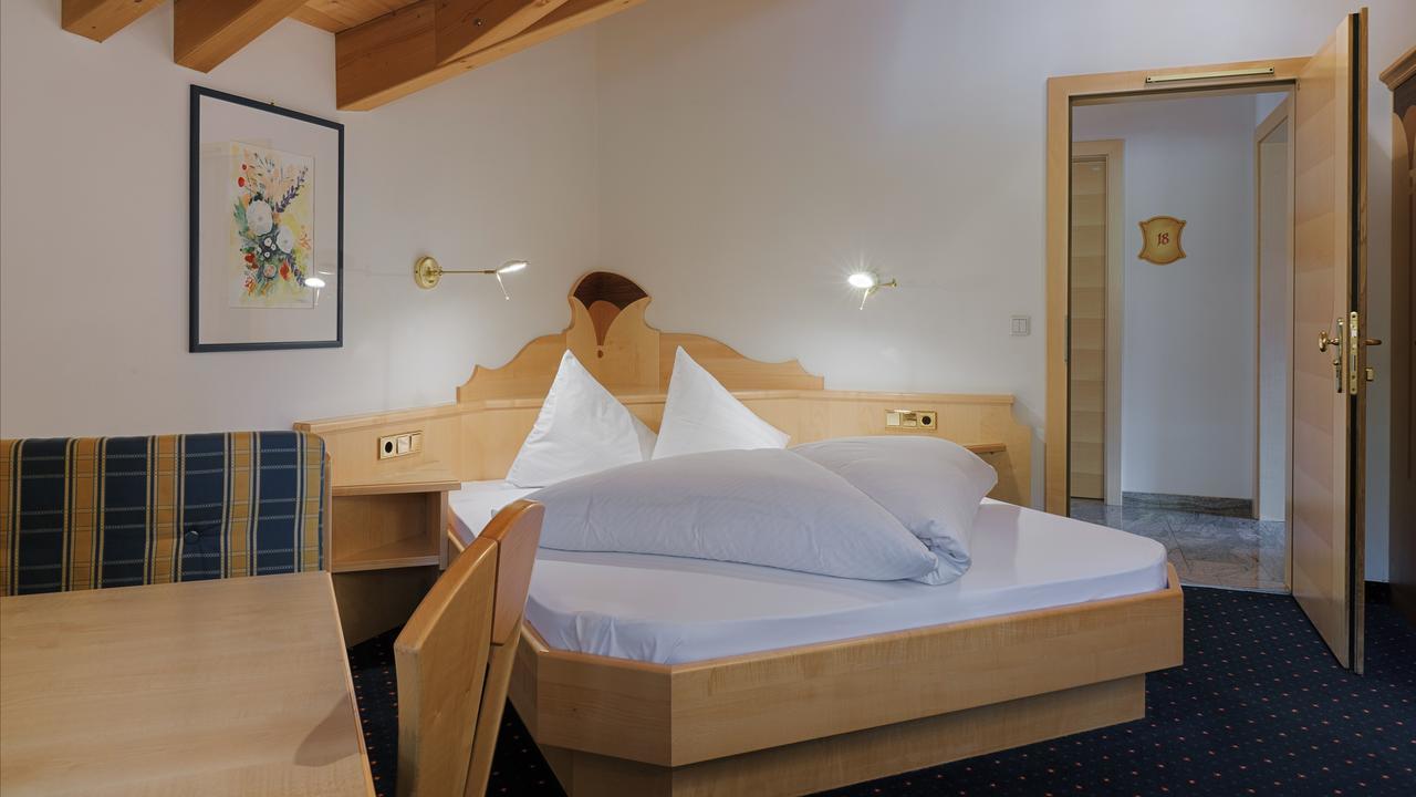 Hotel Schwarzer Adler Resia Ngoại thất bức ảnh