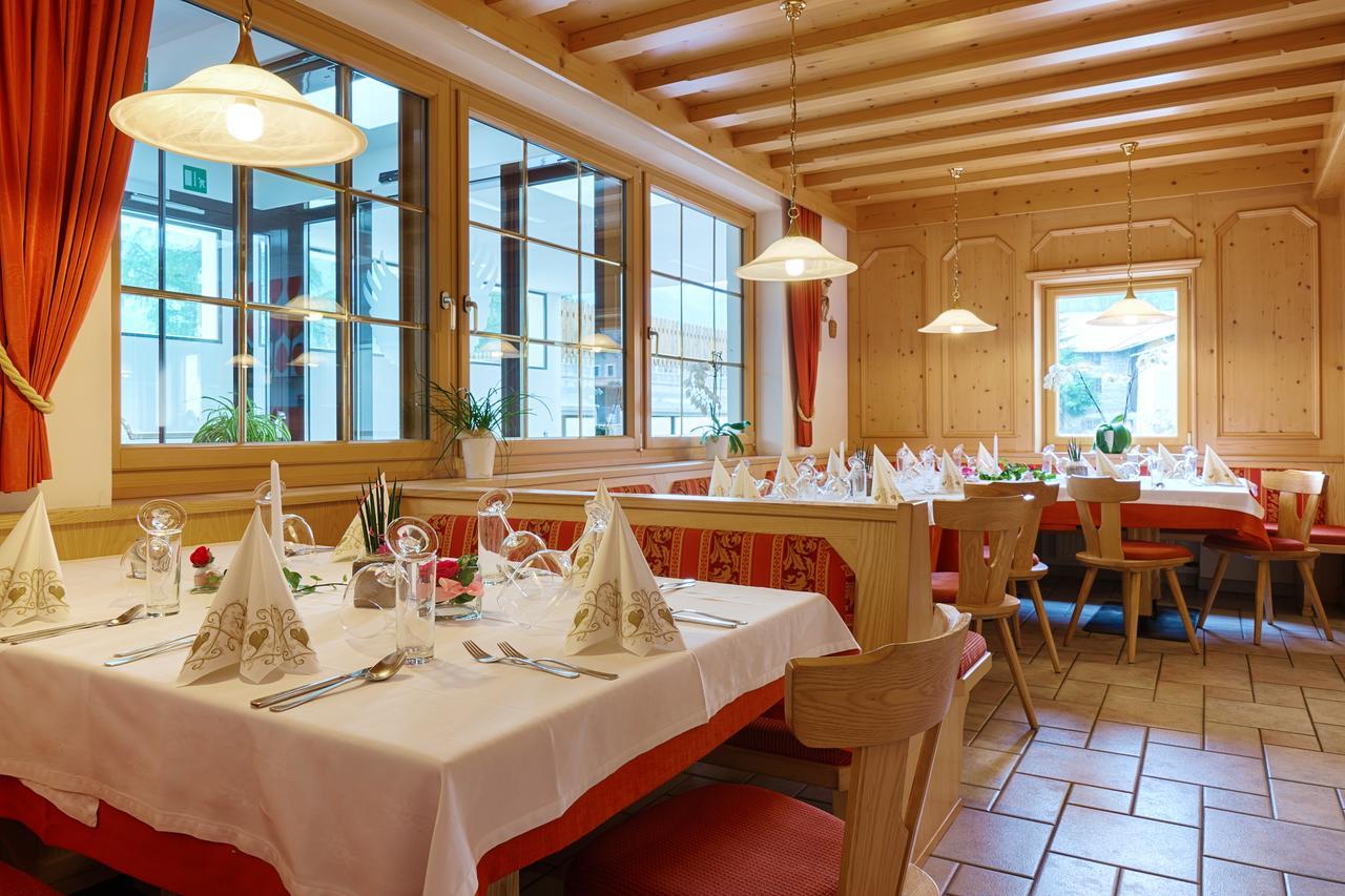 Hotel Schwarzer Adler Resia Ngoại thất bức ảnh