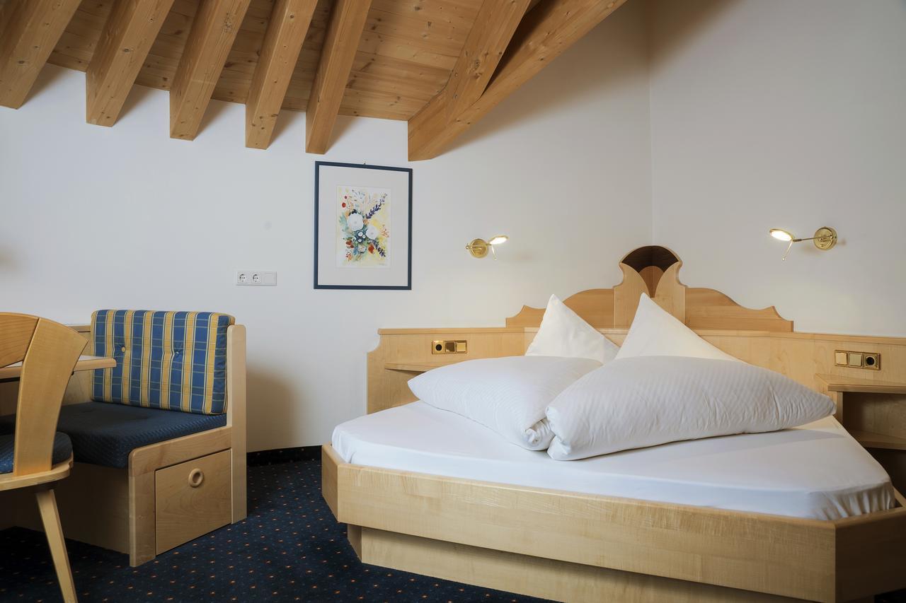 Hotel Schwarzer Adler Resia Ngoại thất bức ảnh