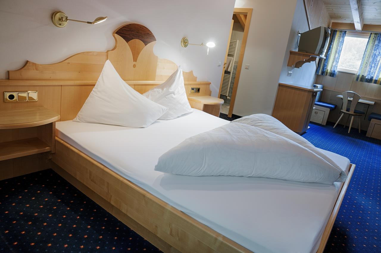 Hotel Schwarzer Adler Resia Ngoại thất bức ảnh