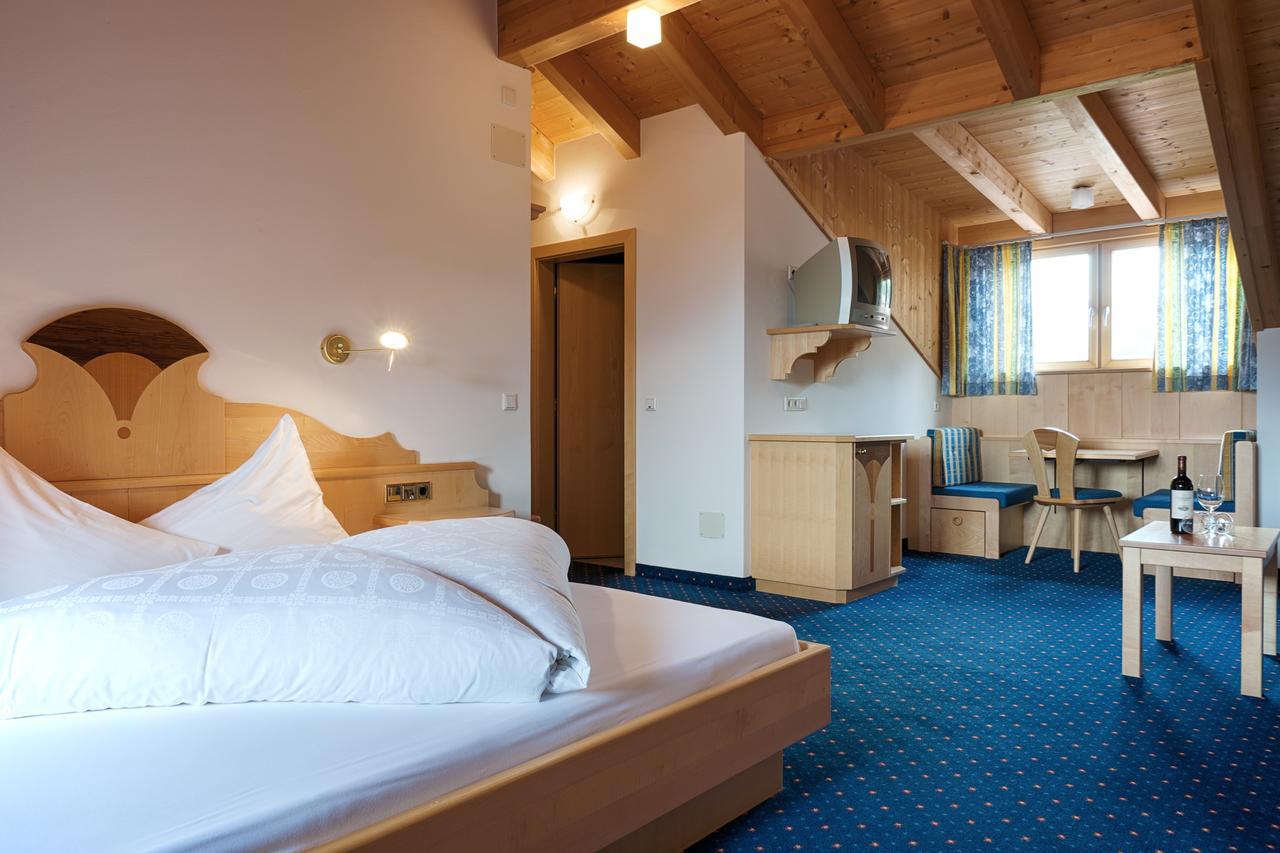 Hotel Schwarzer Adler Resia Ngoại thất bức ảnh