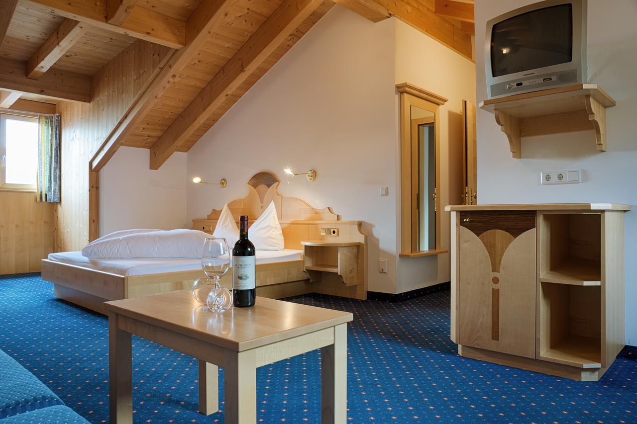 Hotel Schwarzer Adler Resia Ngoại thất bức ảnh